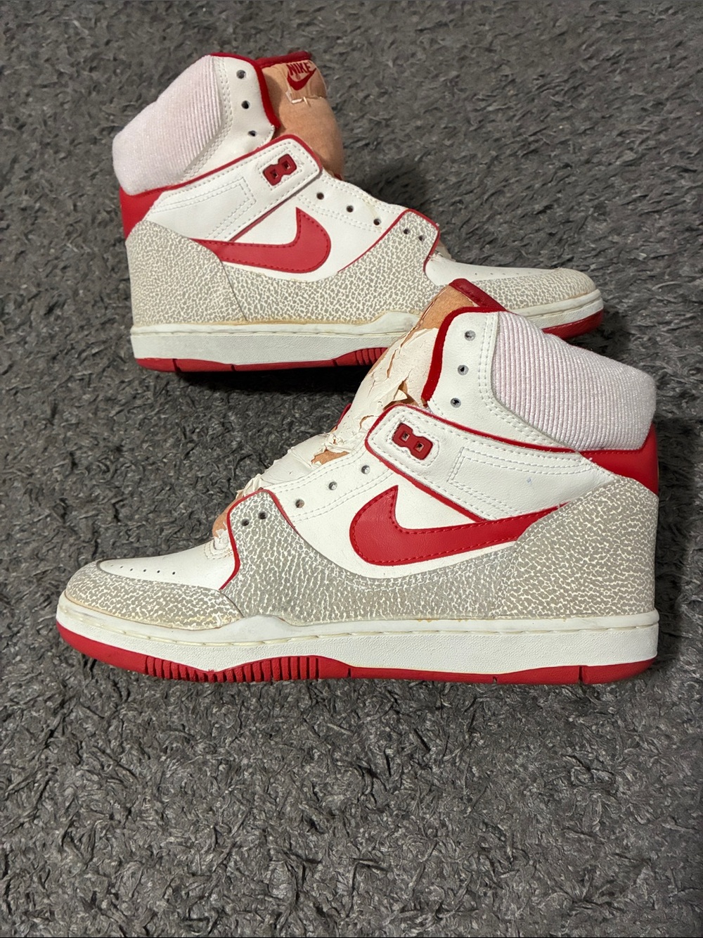 Vintage 80s Nike air shoes